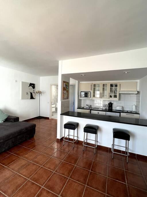 Casa Breen - Spacious 1 Bedroom Apartment In Matagorda With Communal Pool Tías Eksteriør billede