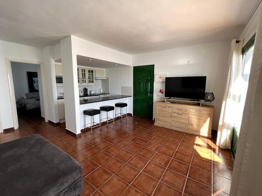 Casa Breen - Spacious 1 Bedroom Apartment In Matagorda With Communal Pool Tías Eksteriør billede
